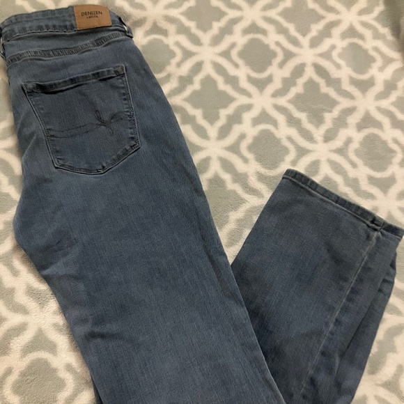 Women’s 29x30 Denizen Levi Medium Wash Midrise Slim Jeans - Picture 1 of 5